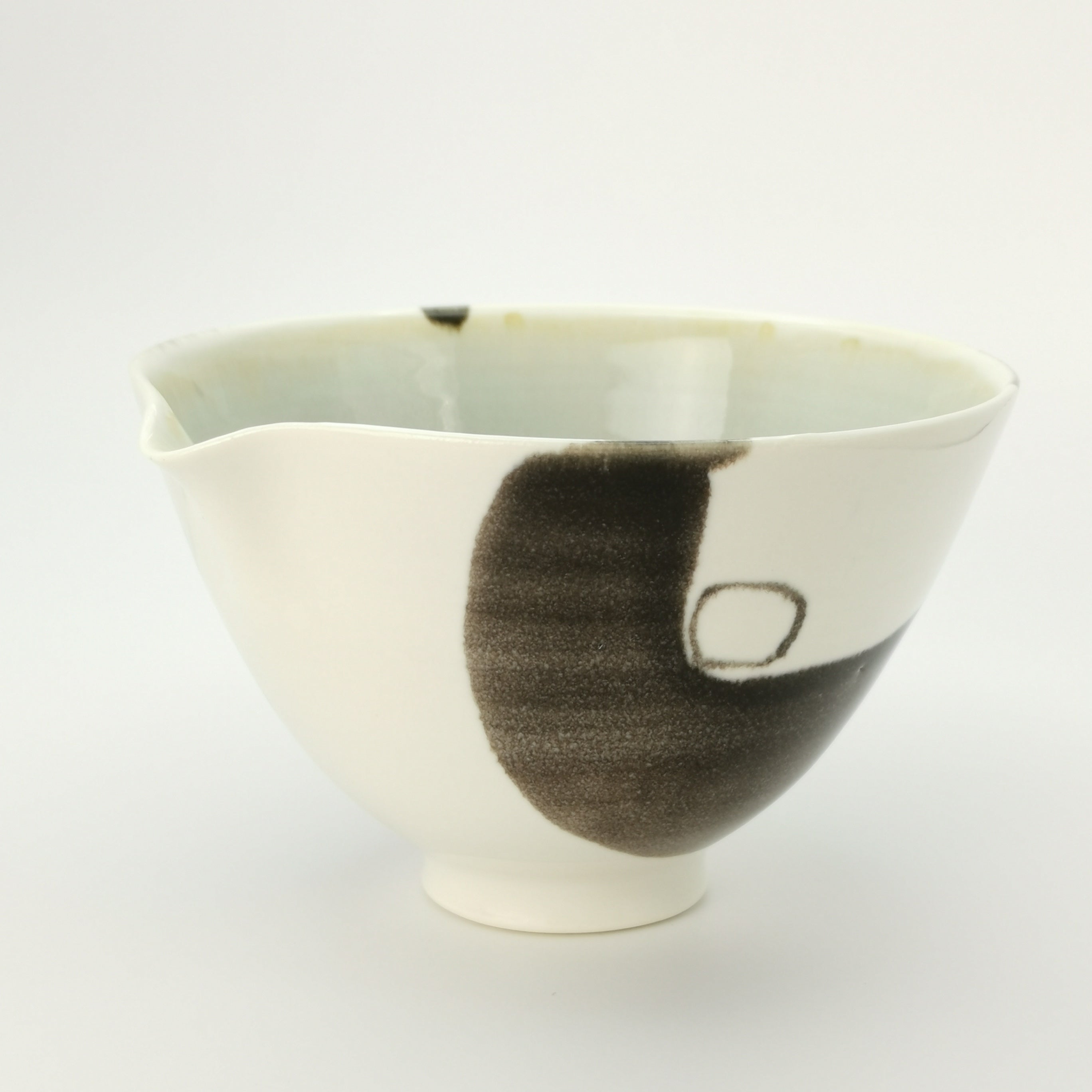 Medium pour bowl 2